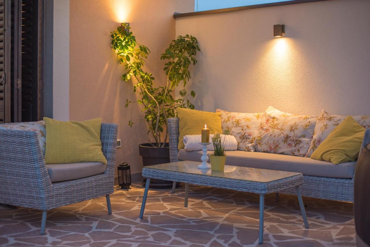 Apartmani Julija Vodice Exterior foto