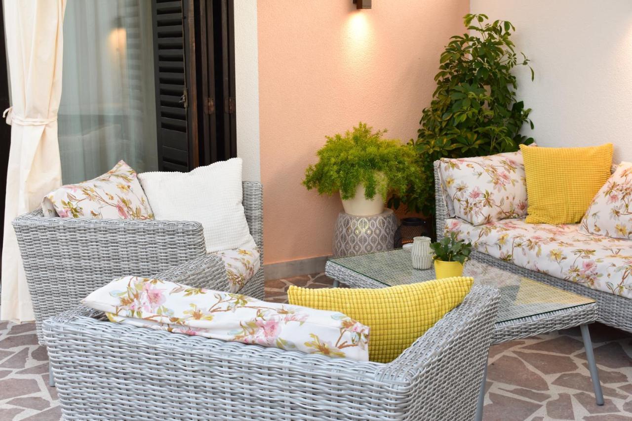 Apartmani Julija Vodice Exterior foto